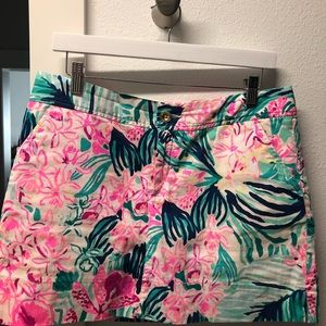 Lilly Pulitzer Skort.  Bright beautiful pattern.  Size 10